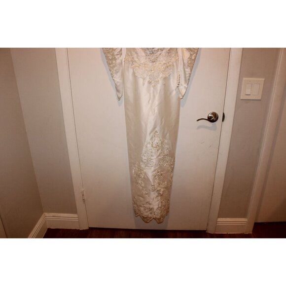 Vintage Sating Long Sleeve Embroidered Lace Wedding Gown With Beaded Details & P - Picture 2 of 12